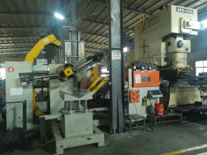 315吨冲压自动送料生产线